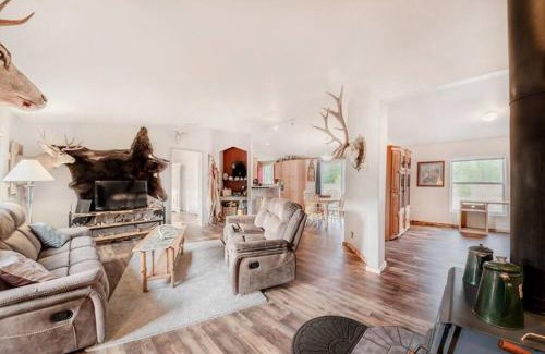 Boundary County House | The Elk Run 2 bed 2 bath family retreat with wifi