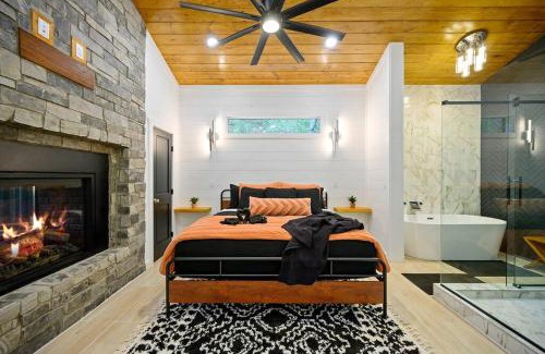 Broken Bow House | The Ember House - Luxury Honeymoon Cabin