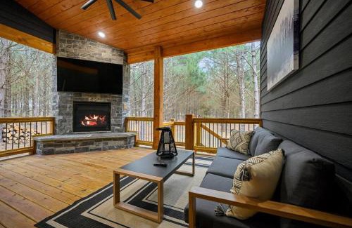 Broken Bow House | The Ember House - Luxury Honeymoon Cabin