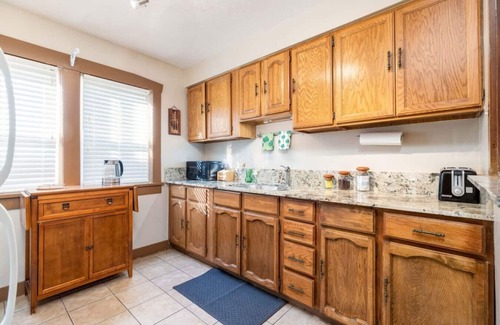 Lower Avenues Apartment | The Emerald Cabin - Historic Downtown Avenues Apt