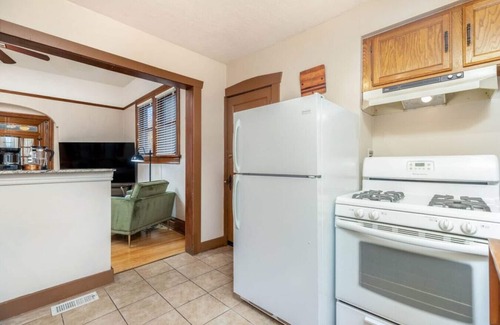Lower Avenues Apartment | The Emerald Cabin - Historic Downtown Avenues Apt