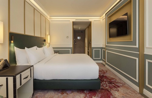 Santos Hotel | The Emerald House Lisbon, Curio Collection By Hilton