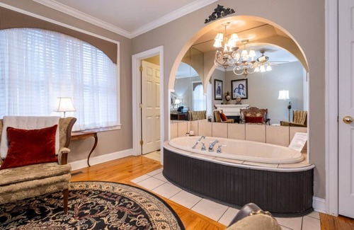 East of Broadway Bed & Breakfast | The Empress of Little Rock