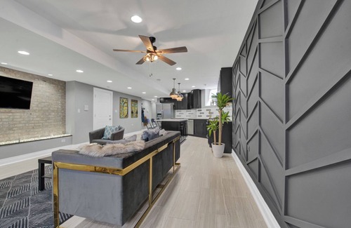 Bronzeville Condo | The En Bronze ~ 7mins To Dining & Downtown Chicago
