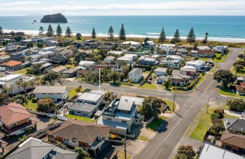 Mount Maunganui House | The Endless Summer Home - Beach and Town Location