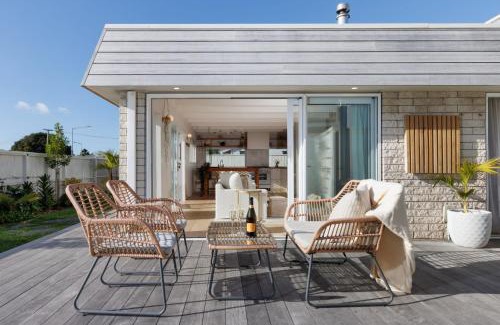 Mount Maunganui House | The Endless Summer Home - Beach and Town Location