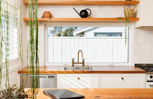Mount Maunganui House | The Endless Summer Home - Beach and Town Location