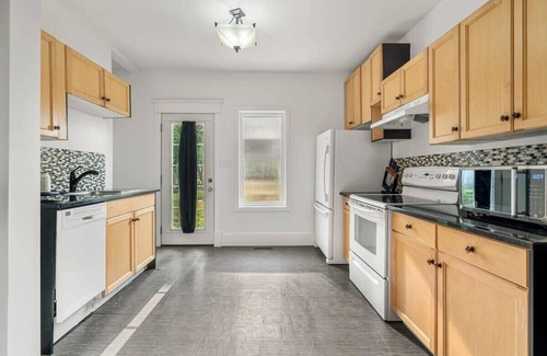Drumheller House | The Era| 2-Bedroom | BBQ, River & Big Dinosaur