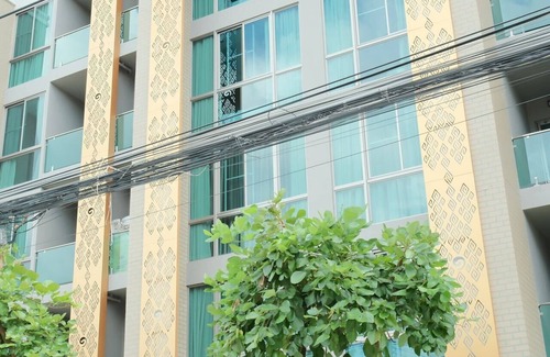 Chang Khlan Condo | The Erawan Condo in Chiangmai Old town Night Bazaar