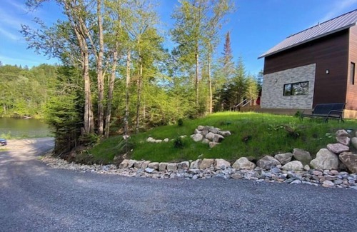 Lac Beauport House | The Escape - At the Water's'Edge