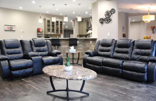 Cross Mountain House | The Escape - Family friendly, Close to Fiesta Texas, SeaWorld, Riverwalk and more
