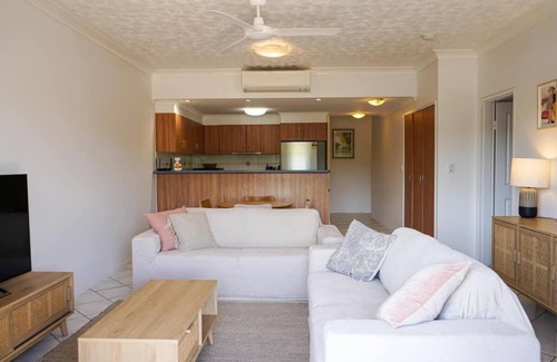 Belgian Gardens Apartment | The Esplanade-Amazing 3 bed, 2 Bath, Pool