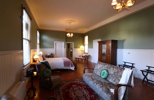 Beaconsfield Hotel | The Exchange Beaconsfield - Offering Heritage Accommodation