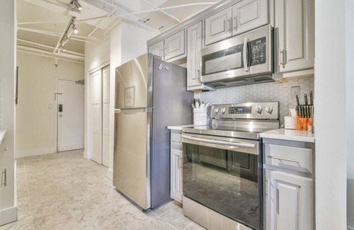 Athens Apartment | The Executive Loft - Walk to Sanford Stadium!