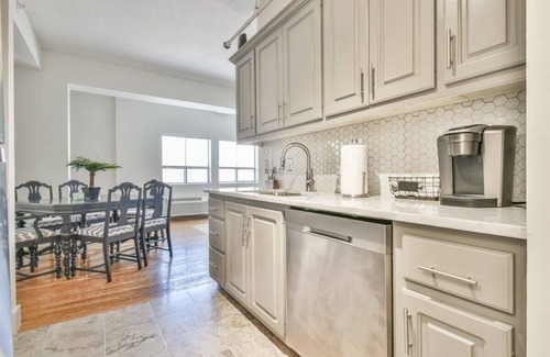 Athens Apartment | The Executive Loft - Walk to Sanford Stadium!