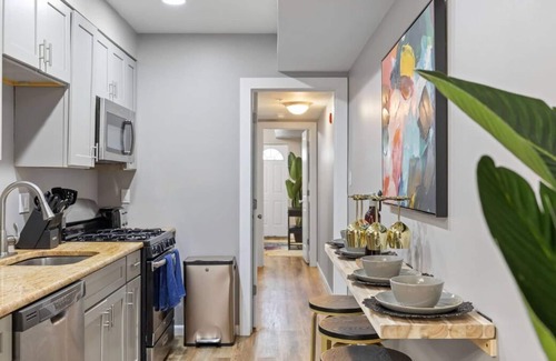 West Philadelphia Apartment | The Executive - Philly Zoo - King Suite - Parking