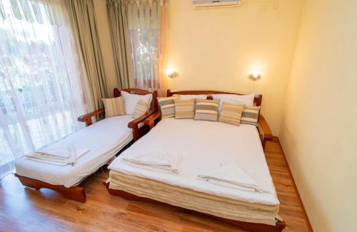 Ravda Apartment | The Family Courtyard - Very LARGE 2BD Apartment by Flat Manаger