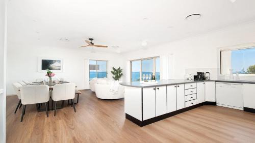 Salamander Bay House | The Family Entertainer - with sweeping water views