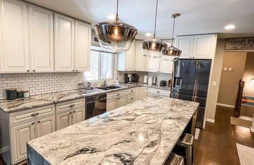 Colorado Springs House | THE FAMILY FOREST · ★3 Acres Of Forest★Lighted Yard★Chef Kitchen★