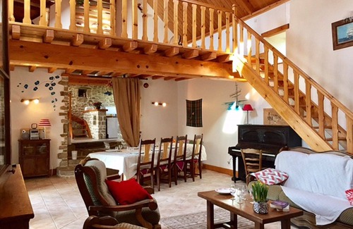 Le Vast Cottage | the family perched house (not terraced)