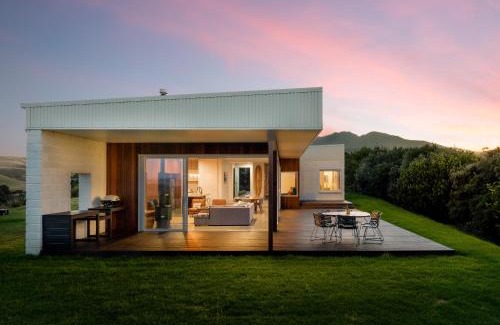 Raglan House | The Fantails Hideaway