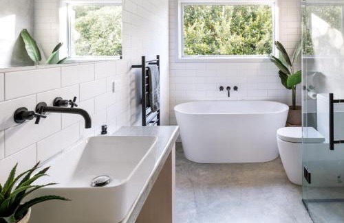 Raglan House | The Fantails Hideaway