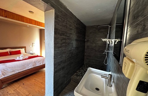 Serule Hotel | The Far Lobe