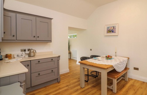 Athy House | THE FARM COTTAGE, family friendly in Athy, County Kildare