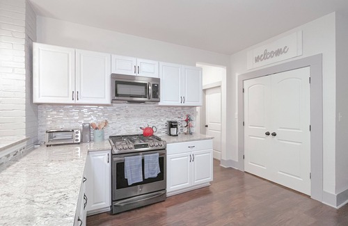 Highland Park House | 🐮 THE FARMHOUSE - FAMILY FRIENDLY DOWNTOWN COTTAGE