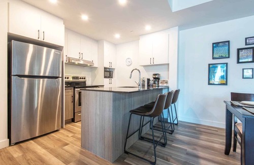 Saint-Roch Apartment | The FEQ Lodge (with rooftop pool and gym)