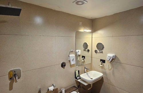 Dhari Resort | The Fern Wisteria Resort Dhari