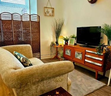 Darvel Apartment | The Ferns - Shared Garden Apartment With Parking