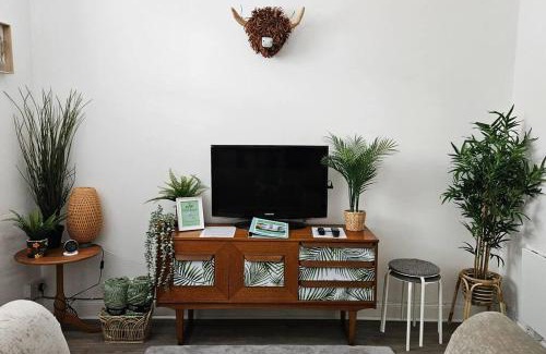 Darvel Apartment | The Ferns - Shared Garden Apartment With Parking