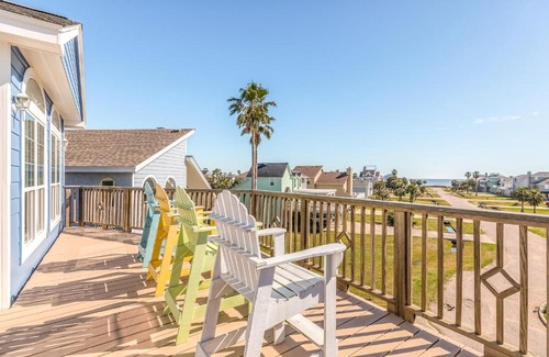 Pirates Beach House | The Fiddler Crab