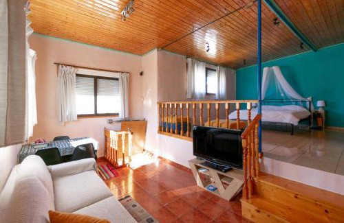 Petralona Apartment | The Filopappou Hive