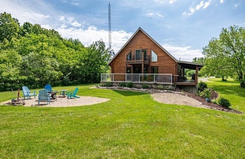 Sullivan Cabin | The Firefly Lodge – A Cozy Lake Retreat in Sullivan, IL