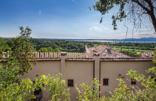 Cola House | The First of the Castle, prestigious one-bedroom apartment with lake view, swimming pool