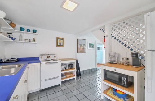Boca Grande House | The Fish House - 2BR cozy cottage steps from the beach and historic downtown Boca Grande