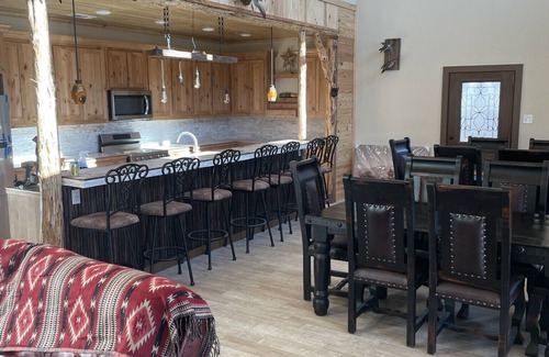 Denison House | The Fishing Lodge of Texoma - fun, comfortable group getaway