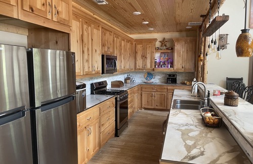 Denison House | The Fishing Lodge of Texoma - fun, comfortable group getaway