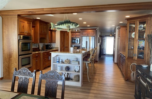 Shawano House | “The Fishing Shack” a Shawano Lake Retreat!
