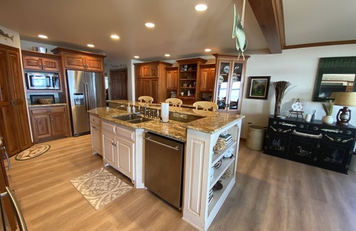 Shawano House | “The Fishing Shack” a Shawano Lake Retreat!