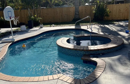 North Fort Myers House | The Flamingo Bungalow Pets Welcome Private Pool