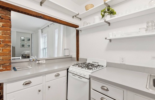 Historic District Apartment | "The Flat" Apartment in Colonial Historic District, Annapolis.