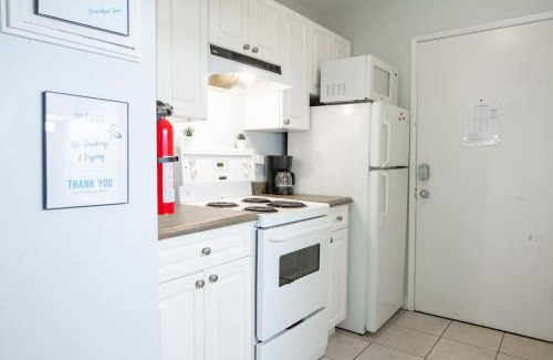 Harrison Hot Springs Apartment | The Flats at Cedar Springs with Full Kitchen and Steps to Lake