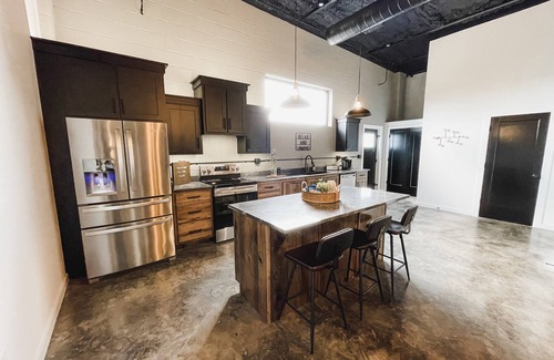 Mountain Home Apartment | The Flats - Industrial modern loft within walking distance to downtown!