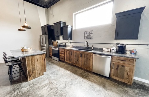 Mountain Home Apartment | The Flats - Industrial modern loft within walking distance to downtown!