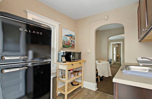 Lake Geneva Apartment | The Flats of Lake Geneva- Suite 1- Central downtown location, perfect for couples!