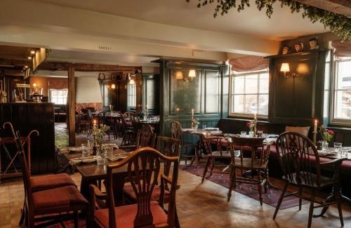 Cranborne Hotel | The Fleur de Lys