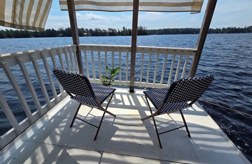 Brantingham Boat Rental | The Floater-A House Boat on Grant Island, Bham Lk